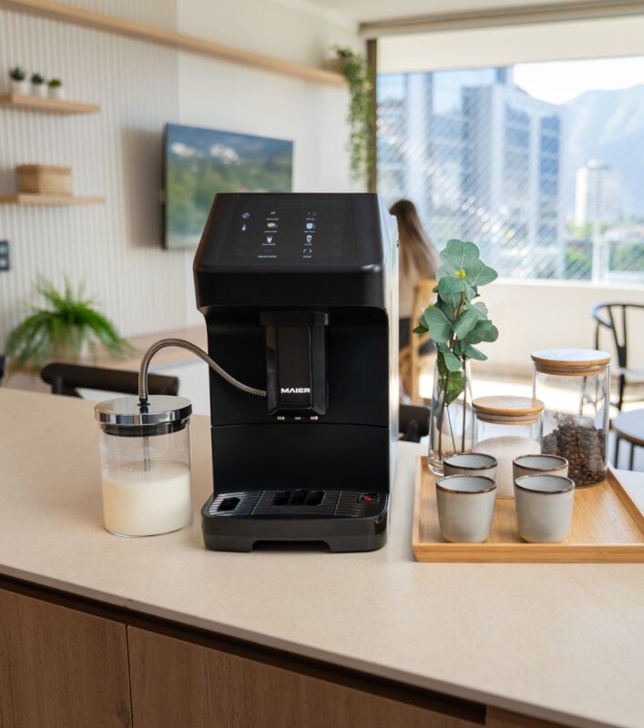 Café de cafetería, en casa.